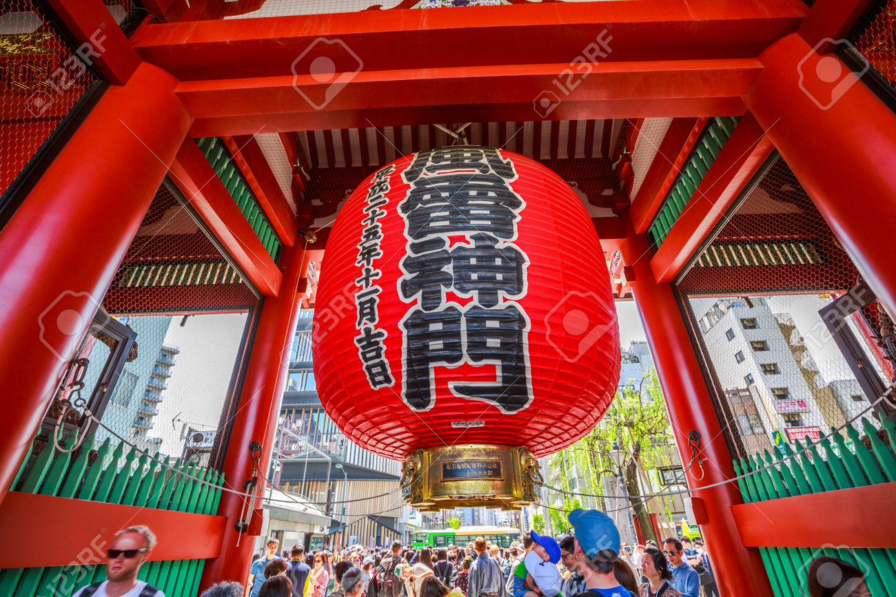 Tokyo Japan April 19 17 Famous Giant Red Lantern Kaminarimon Stock Photo Picture And Royalty Free Image Image
