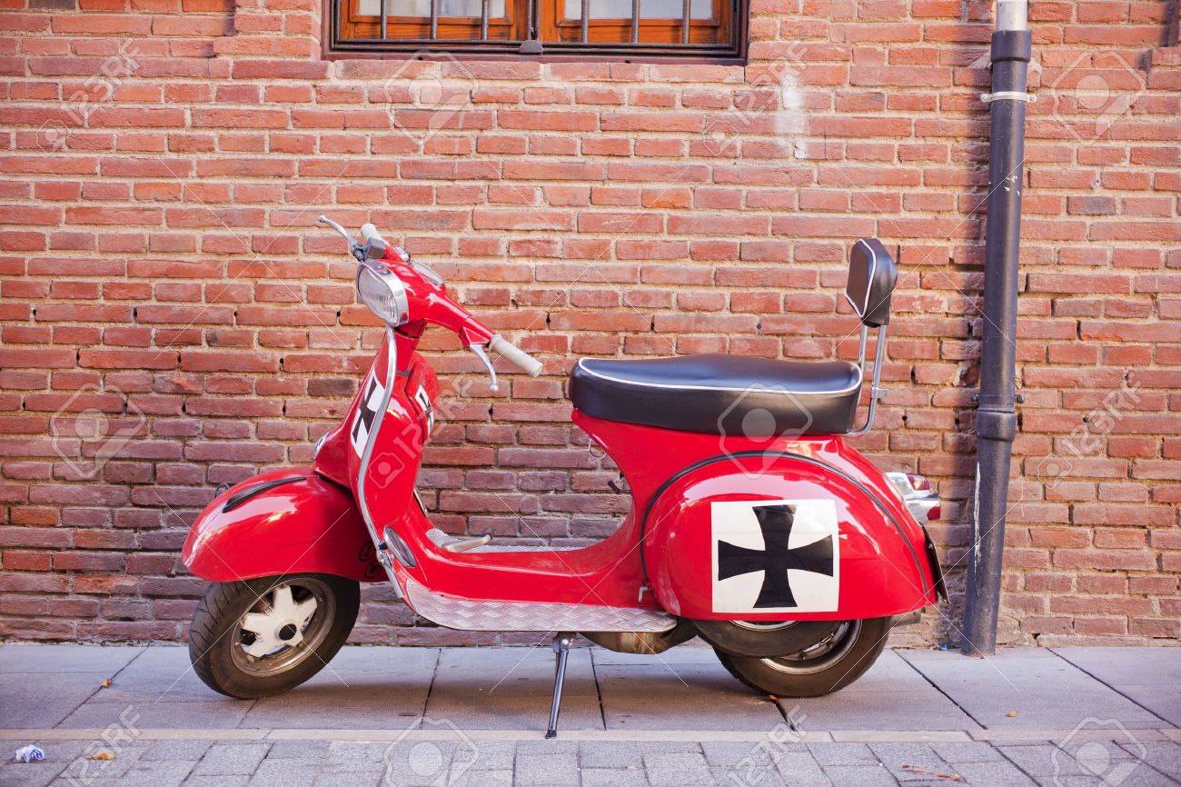 ピアジオベスパ　赤　イタリア　100cc　ビンテージ ピアジオベスパ 赤 イタリア 100cc ビンテージ