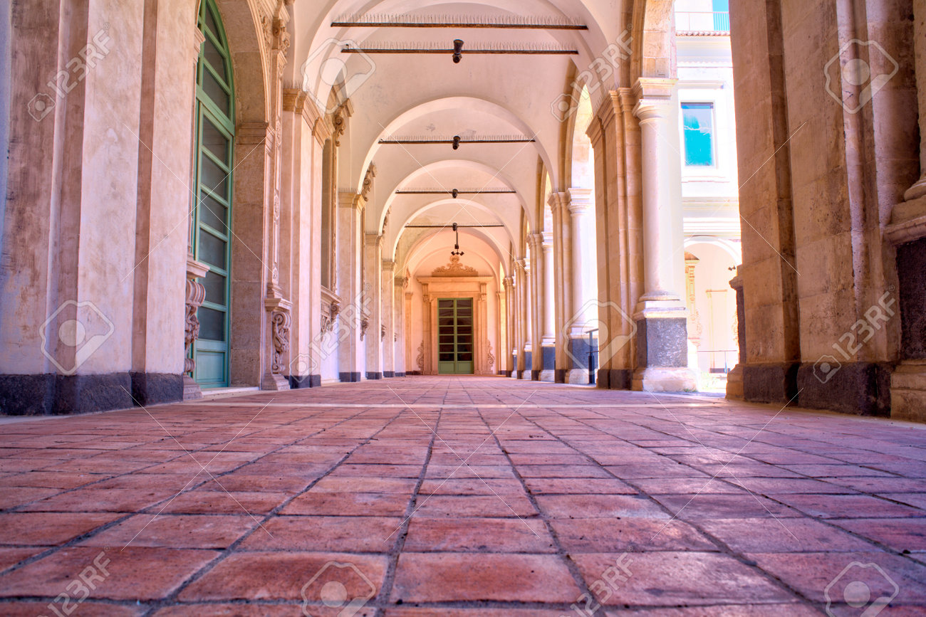 カタニア イタリア 3 月 31 日 サン ニコロのベネディクト会の修道院アリーナはヨーロッパと世界遺産の最も大きい修道院の一つ 今日それは 16 年 3 月 31 日のカターニア大学人文学科をホスト の写真素材 画像素材 Image