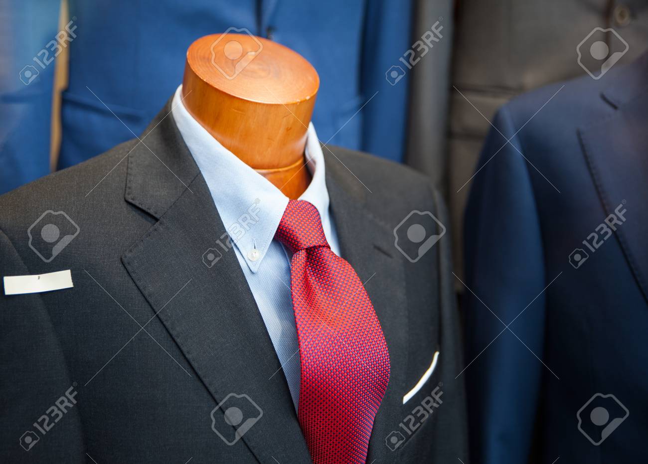 男性スーツ洋服店で公開のクローズ アップ の写真素材 画像素材 Image