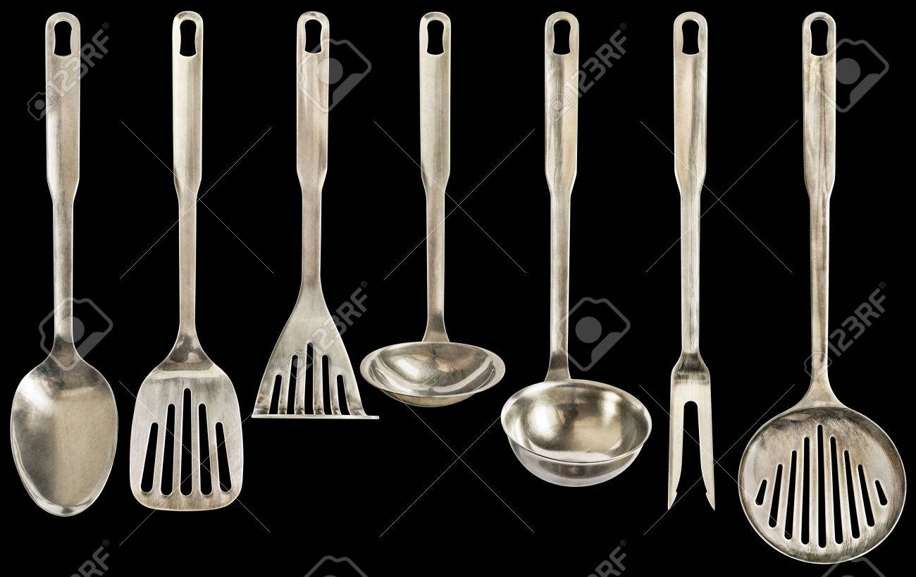 古い緑青 7 個ステンレス調理器具セットの分離された黒い背景 の写真素材 画像素材 Image