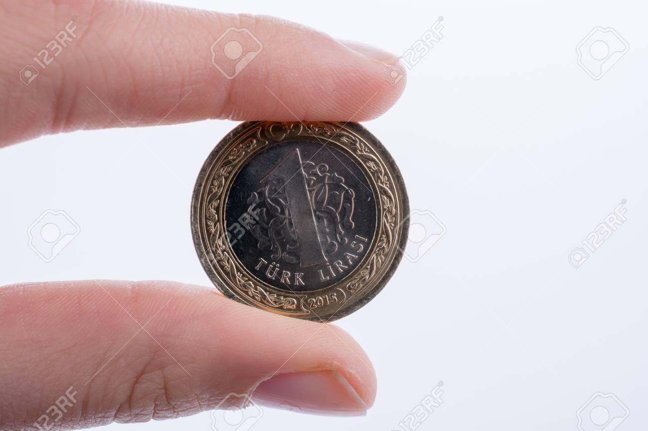 トルココイン1トルコリラを手にの写真素材・画像素材 Image 104100512