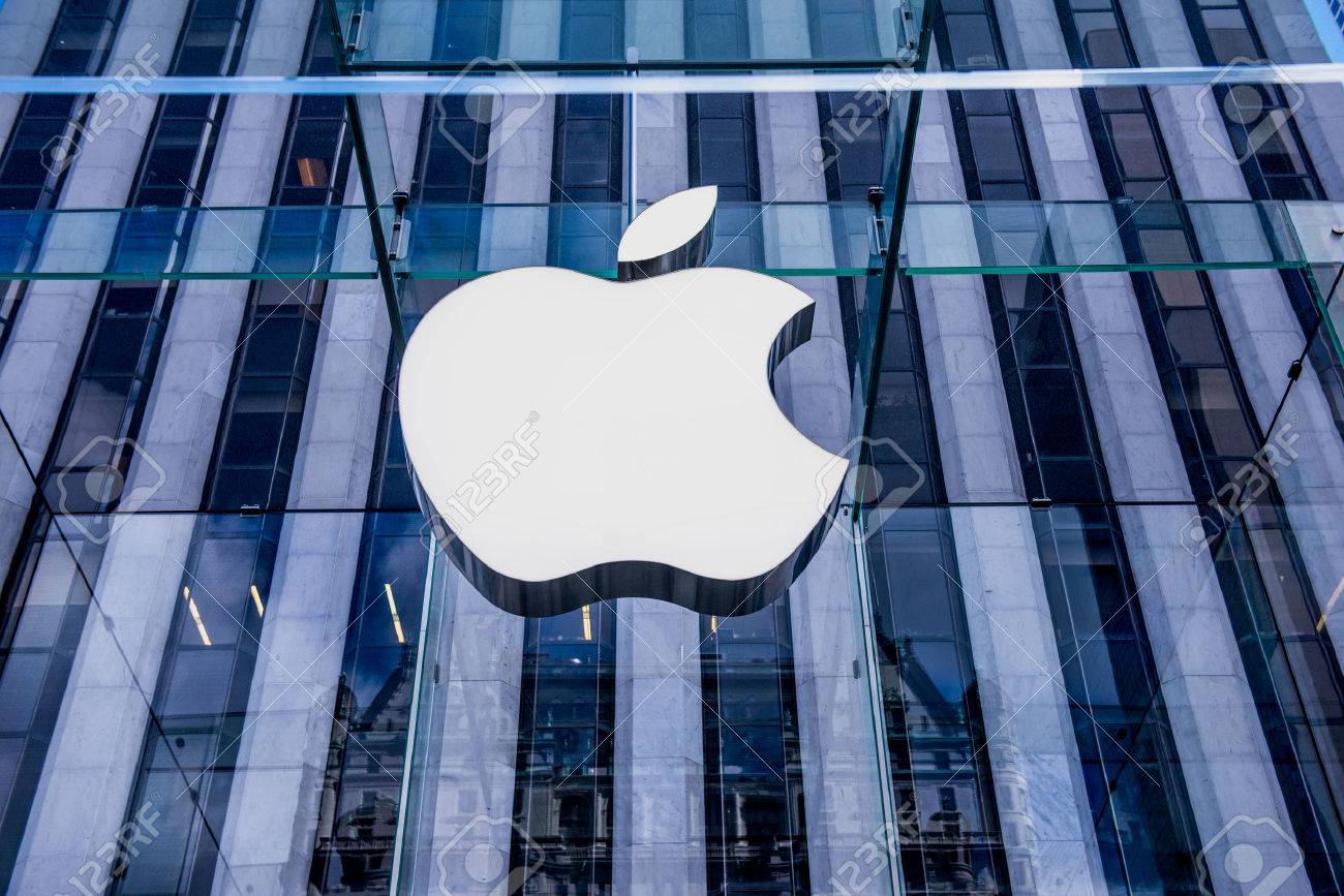 뉴욕시, 10 월 애플 로고 애플 스토어의 유리 입구 로열티 무료 사진, 그림, 이미지 그리고 스톡포토그래피. Image 36083131