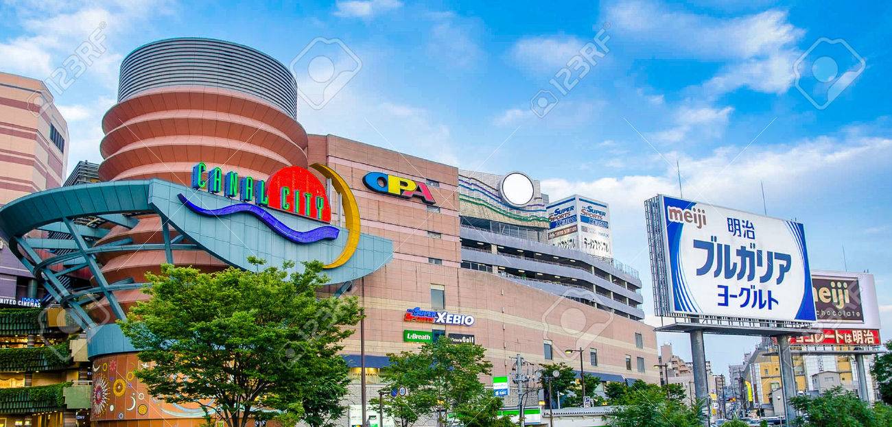 福岡市 日本 14 年 6 月 29 日 キャナルシティ博多が大規模なショッピング エンターテイメントの複合施設福岡県です の写真素材 画像 素材 Image