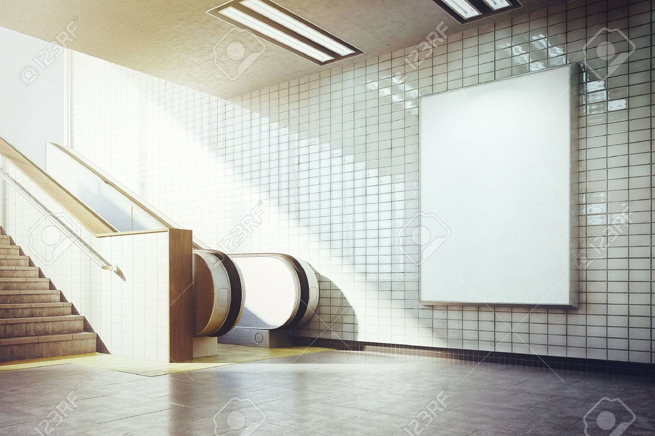 Weiße Plakatwand Mockup U Bahn Rolltreppe Mit Lizenzfreie Fotos
