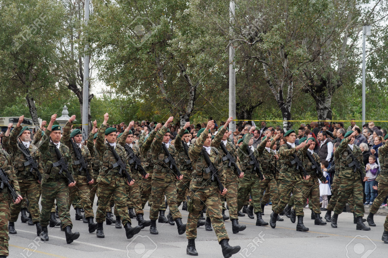 テッサロニキ ギリシャ 16 年 10 月 28 日 こちらから Oxi 日ギリシャ軍パレード 10 月 28 日は 1940 年のムッソリーニ イタリア最後の通告に対してギリシャの No を記念国立ギリシャの休日です の写真素材 画像素材 Image