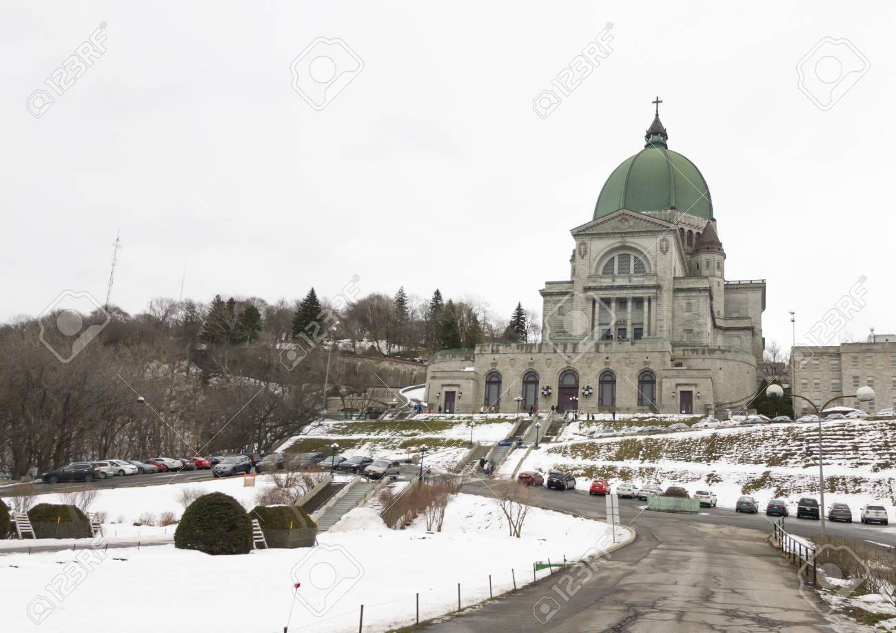 モントリオール ケベック カナダの高貴なマウント セント ジョセフ礼拝堂 モントリオールを見下ろすこのローマ カトリック教会は 世界で 3 番目に大きい 教会です の写真素材 画像素材 Image