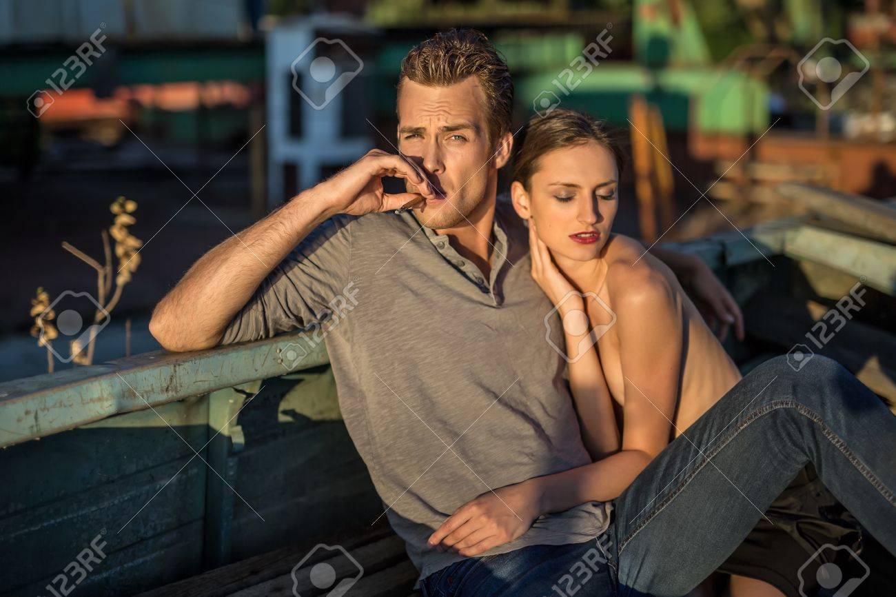 Dating-Mädchen, das raucht