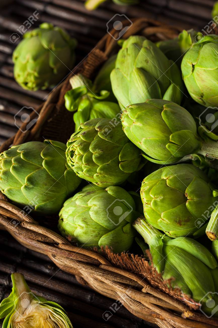 Raw Organic Green Bebe Artichauts Pret A Consommer Banque D Images Et Photos Libres De Droits Image