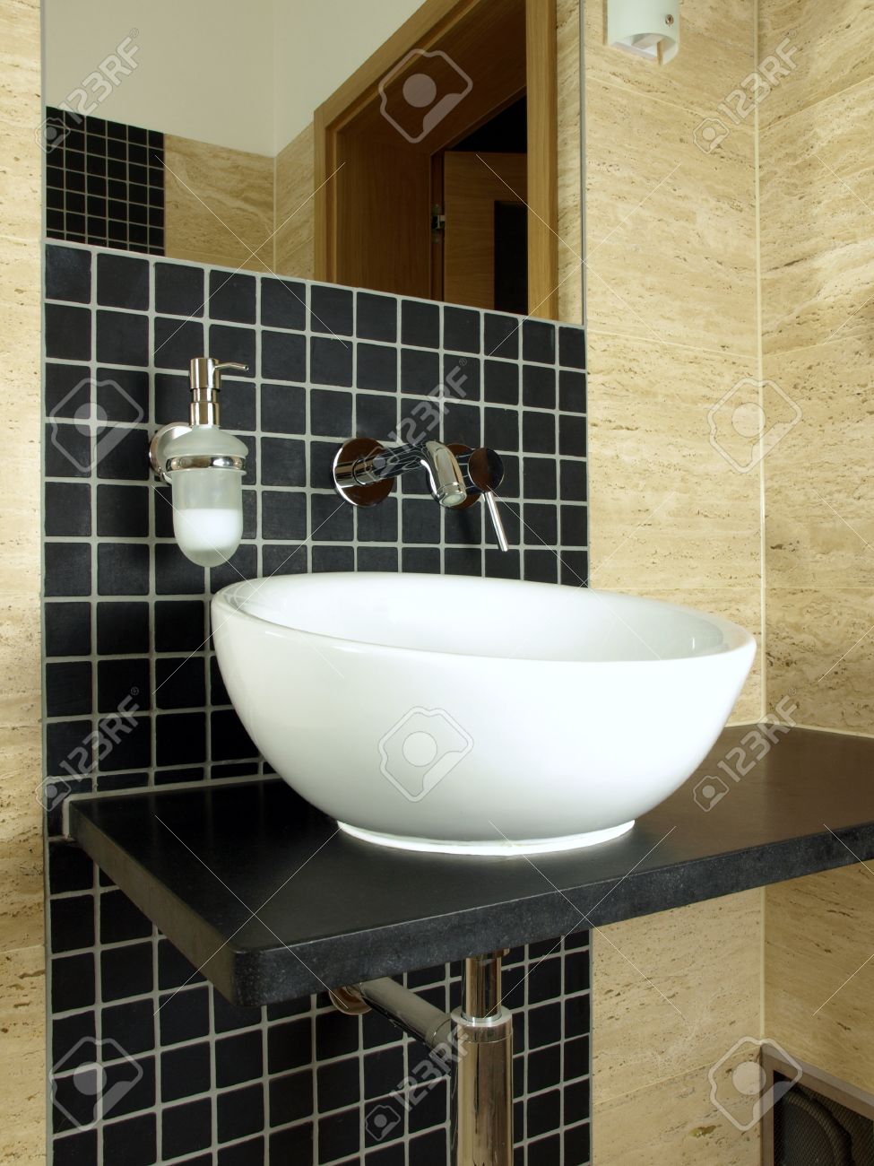 Luxurioses Badezimmer Mit Mosaik Stein Und Granit Lizenzfreie Fotos Bilder Und Stock Fotografie Image 12203338