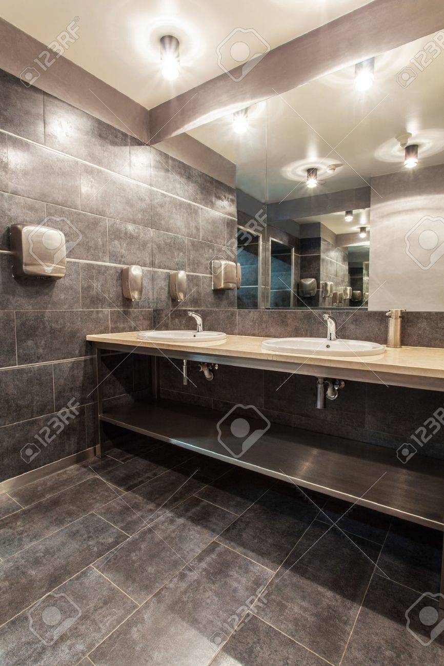 archivio fotografico hotel woodland bagno con due lavabi