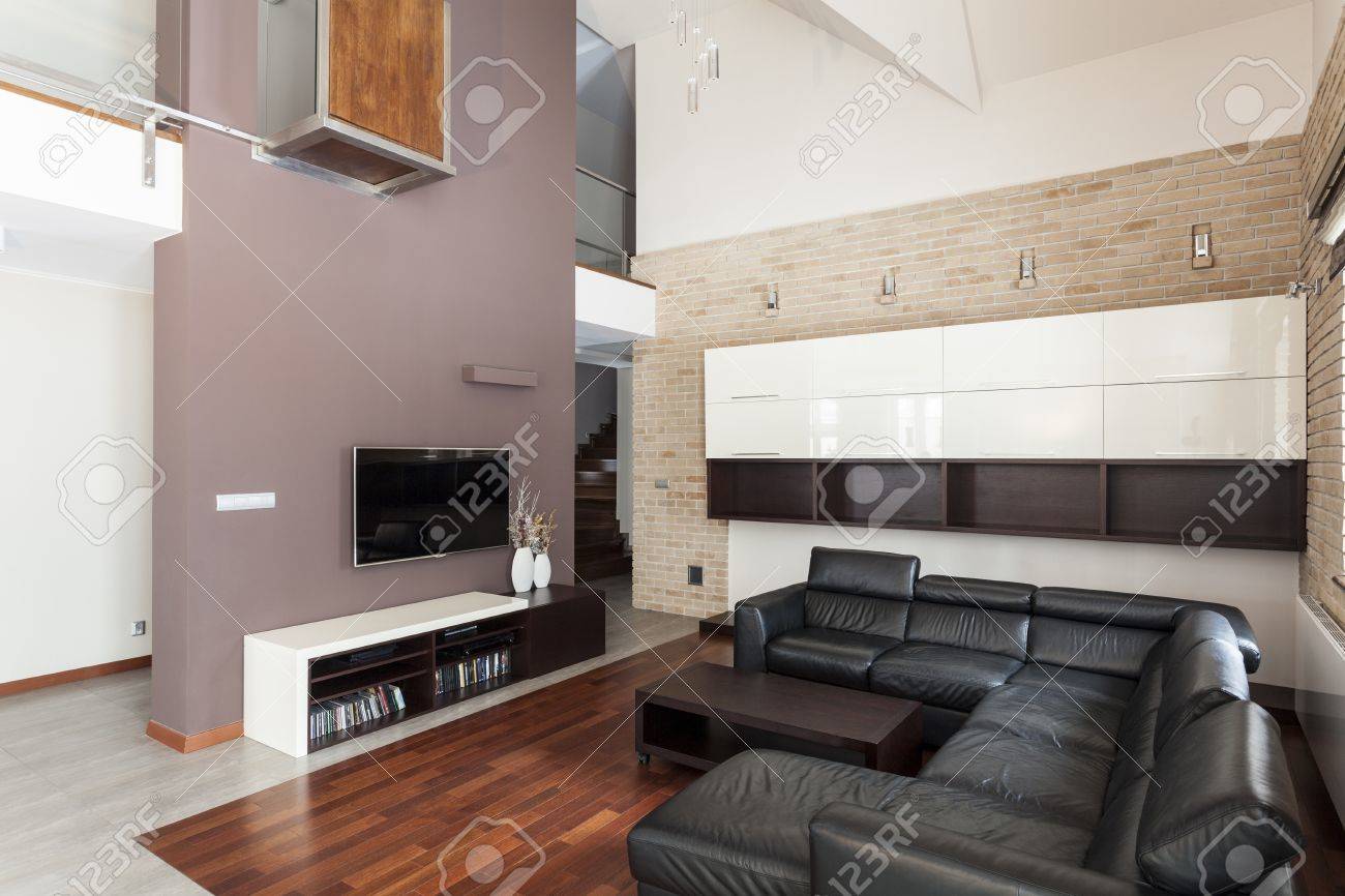 Grande Conception - Grand Salon Avec Canapé Noir Banque D\'Images Et ... Grande Conception - Grand Salon Avec Canapé Noir Banque D\'Images Et ...