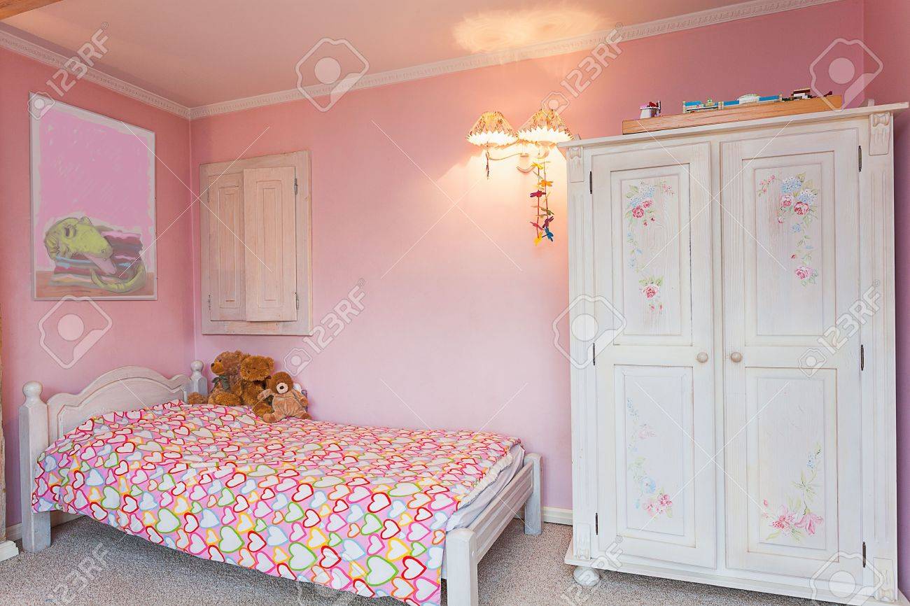 Vintage palazzo una camera da letto rosa di una bambina foto ...
