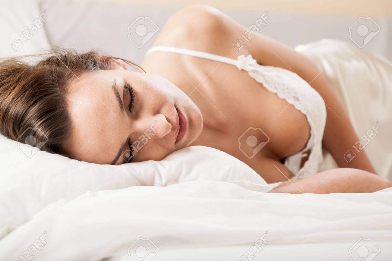 спит трусики