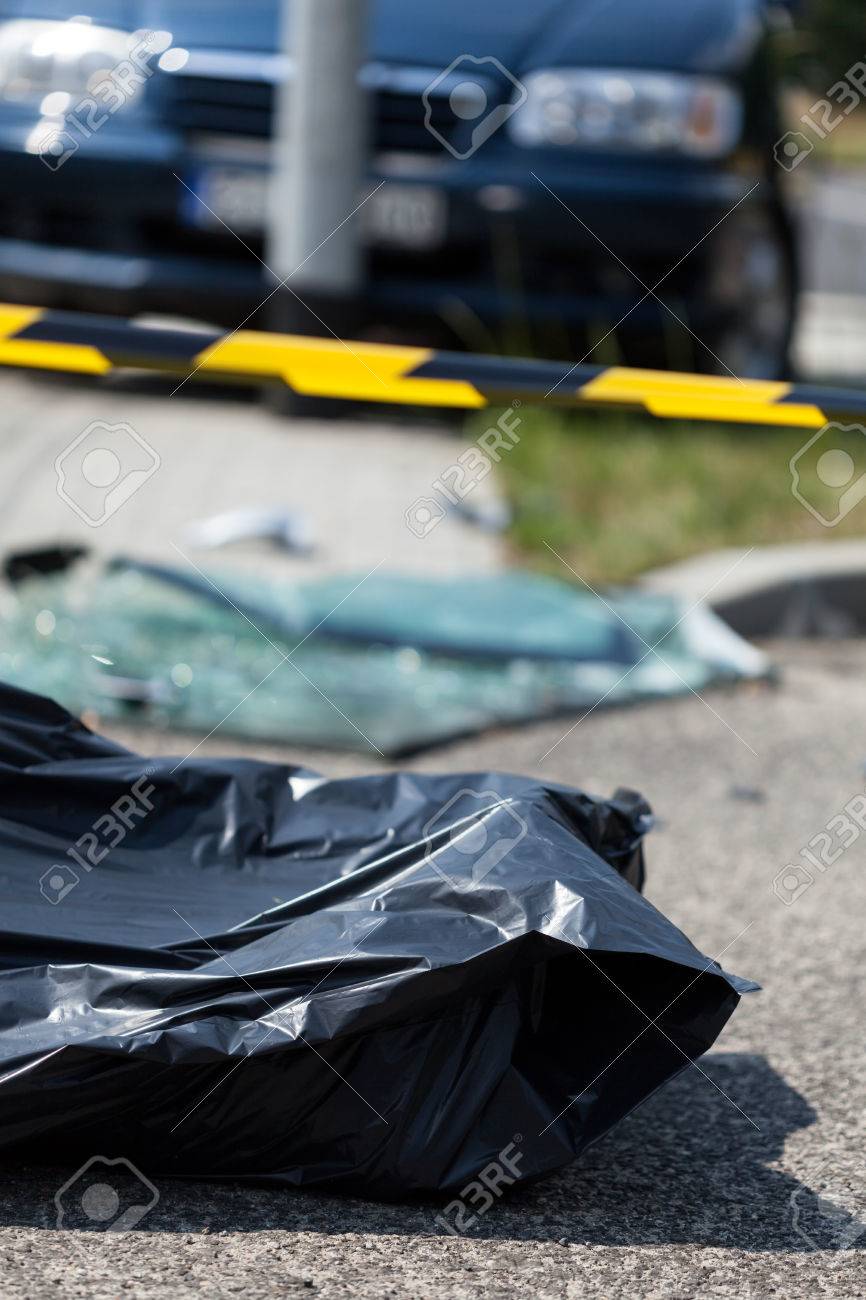 路上での車の事故後の死体 の写真素材 画像素材 Image 路上での車の事故後の死体 の写真素材 画像素材 Image