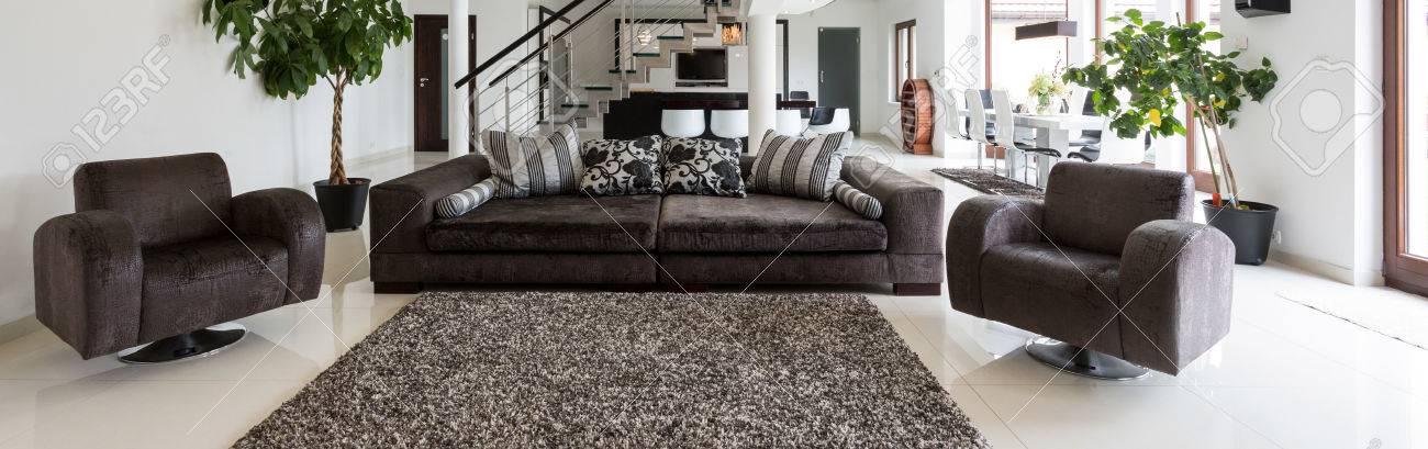 Moderne woonkamer met marmeren vloer, panorama royalty vrije foto ... Woonkamer vloer modern