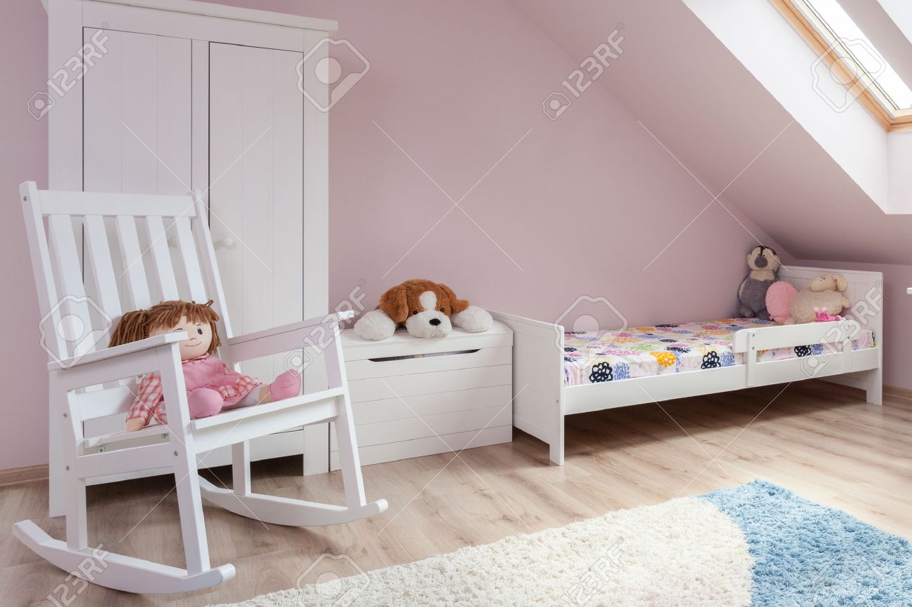 chair for little girl room