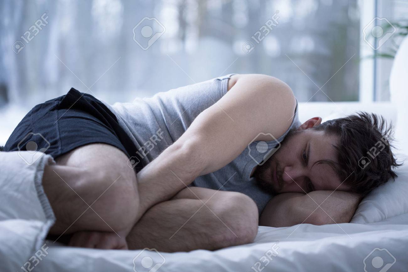 眠れぬ夜の後眠りに落ちるとしています の写真素材 画像素材 Image