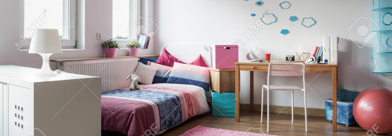 Foto Aus Modernem Design Teenager Madchen Rauminnen Lizenzfreie Fotos Bilder Und Stock Fotografie Image 43943508