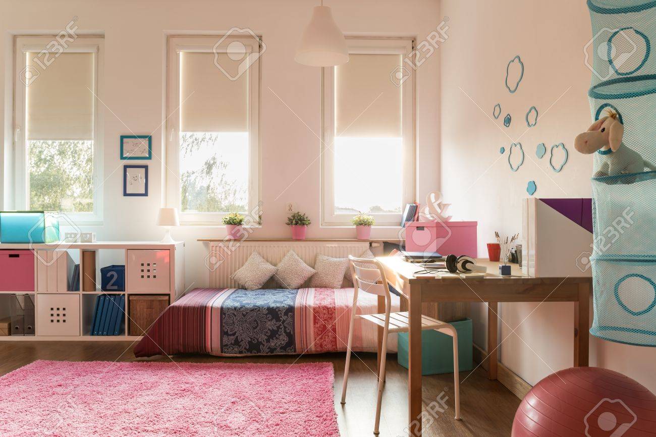 10 代の少女のための居心地の良い部屋の画像 の写真素材 画像素材 Image