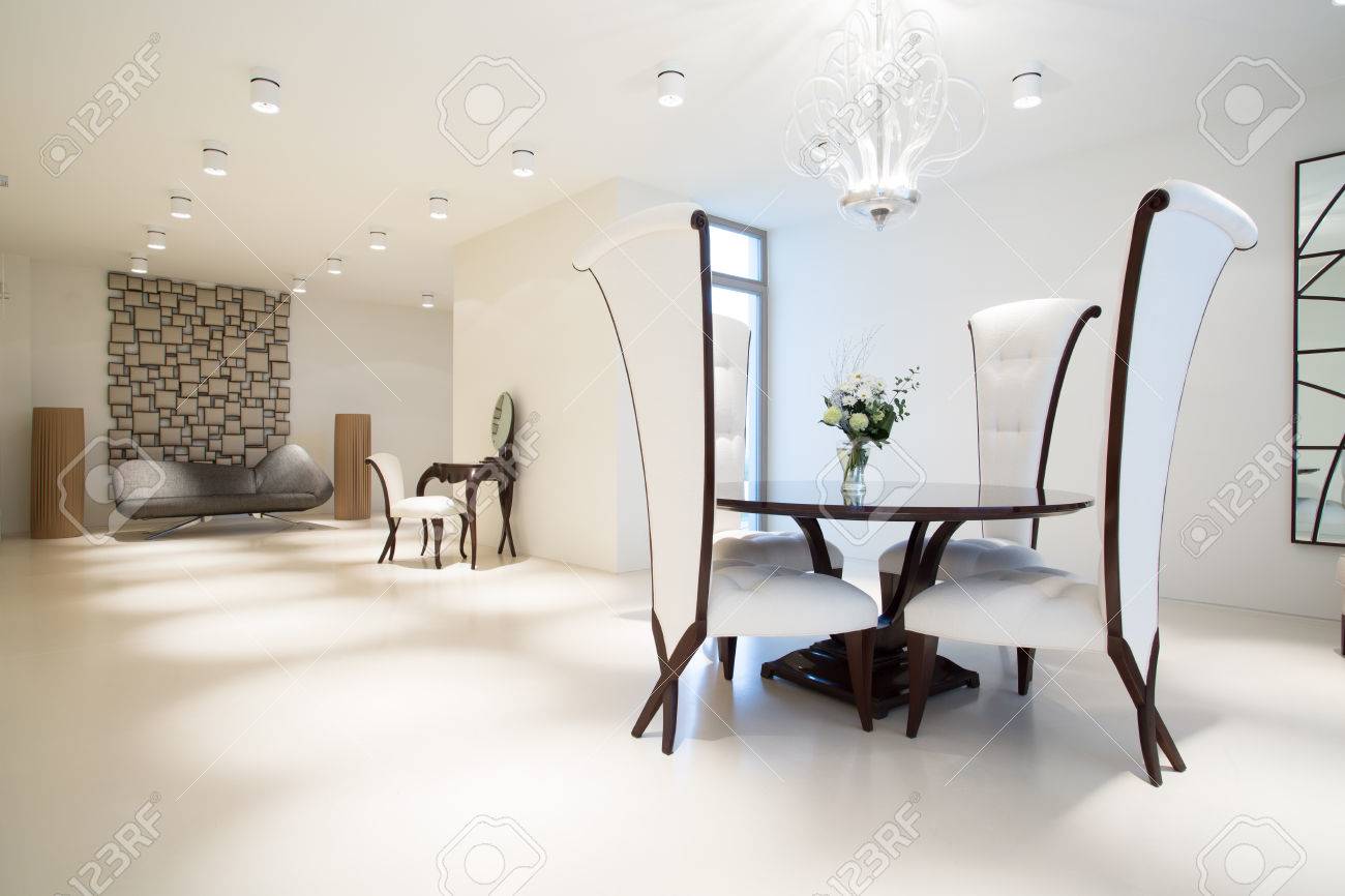 高級なインテリアとモダンな家具の画像 の写真素材 画像素材 Image