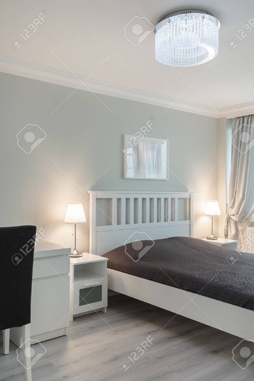 Foto Von Einer übersichtlich Schlafzimmer Von Einem Designer ... Foto Von Einer übersichtlich Schlafzimmer Von Einem Designer ...