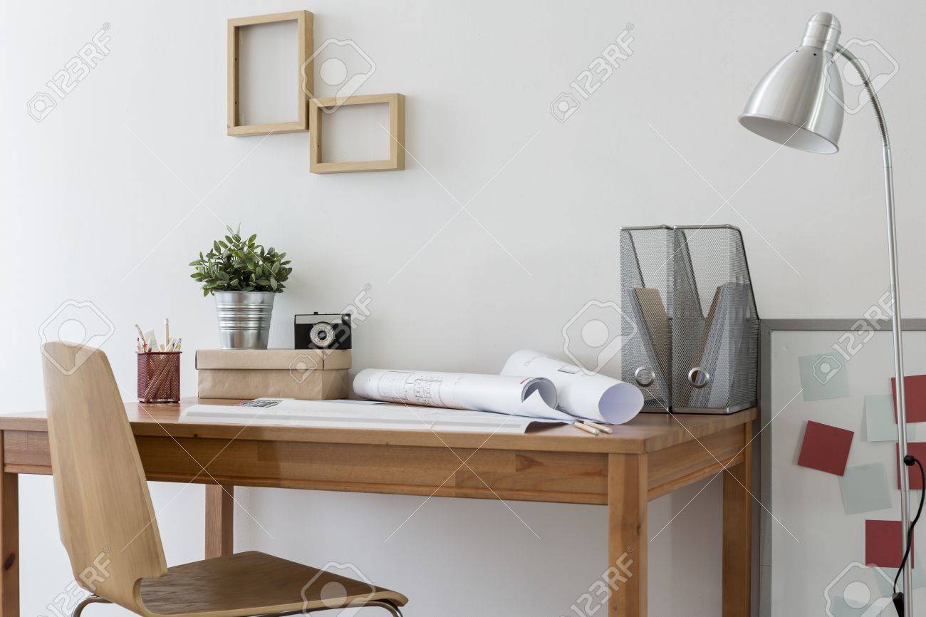 minimalistische holzmöbel dodge minimalistische büro zu hause mit modernen holzmöbeln standardbild 47721770 zu mit modernen lizenzfreie minimalistische holzmöbel dodge minimalistische büro zu hause mit modernen holzmöbeln standardbild 47721770 zu mit modernen lizenzfreie