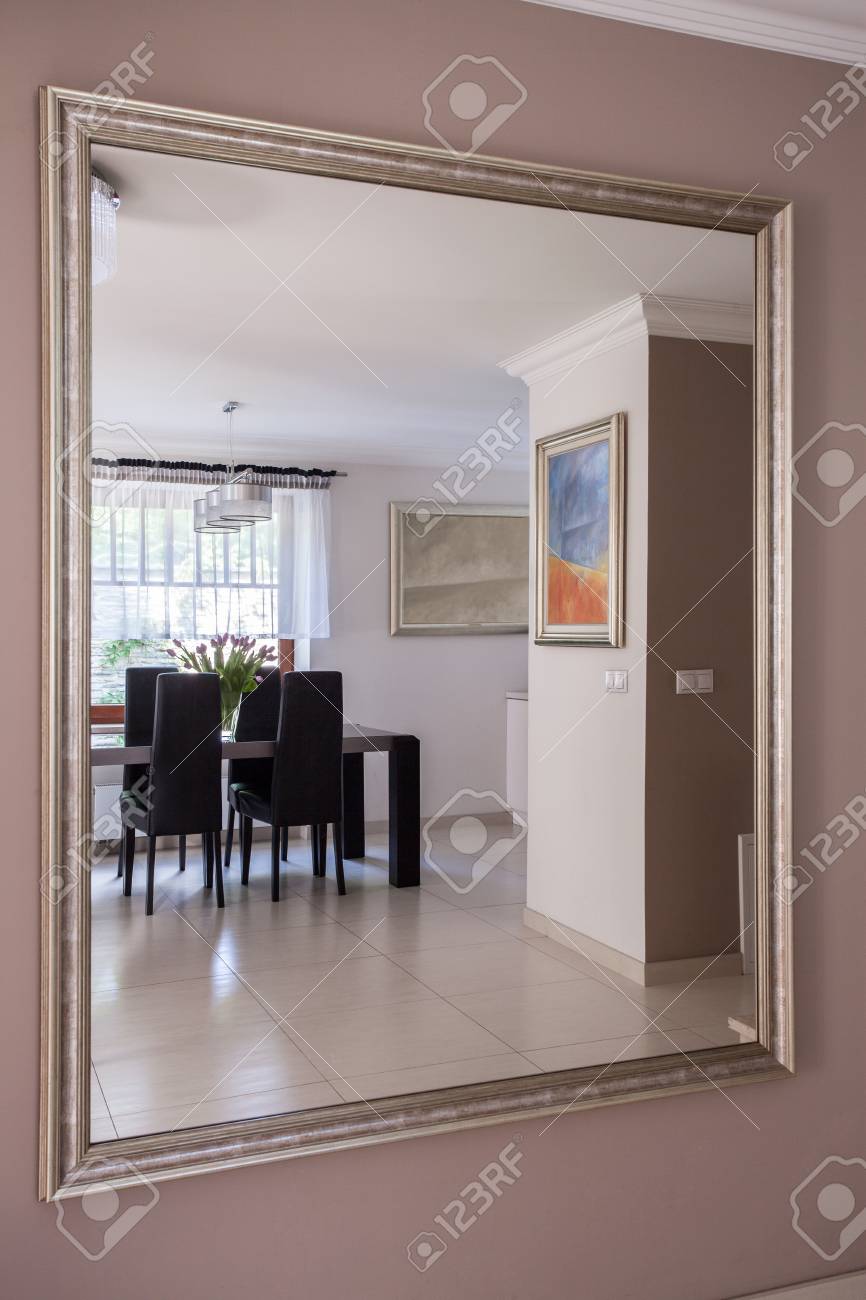 Comedor De Lujo - Reflejo En El Espejo Fotos, Retratos, Imágenes Y ... Comedor De Lujo - Reflejo En El Espejo Fotos, Retratos, Imágenes Y ...