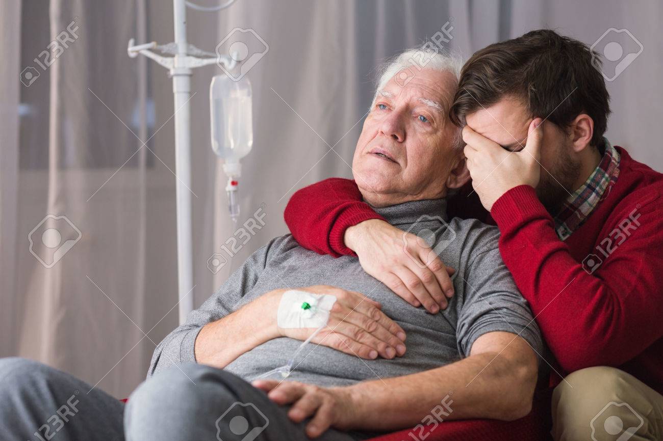 最後の別れ 絶望の父と息子の死 の写真素材 画像素材 Image