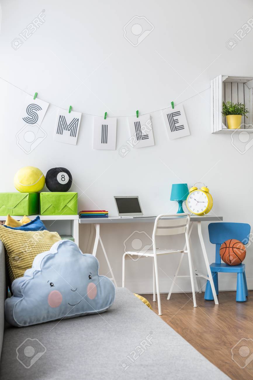 カラフルな子供部屋のショット の写真素材 画像素材 Image