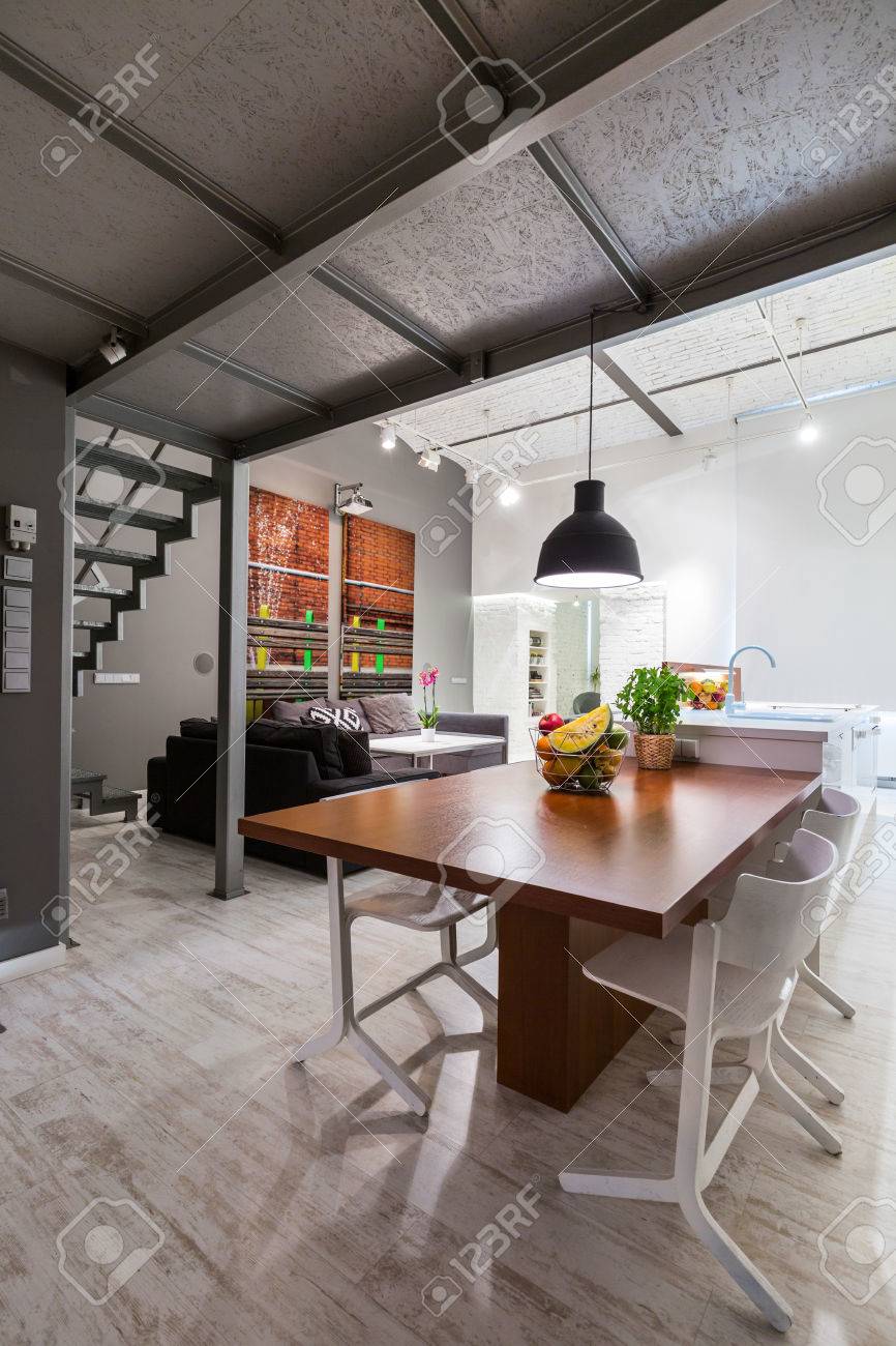 À Et Blanc Aire Table Salle Nouvelle Avec Ouverte Bois Chaises En sQthCrd