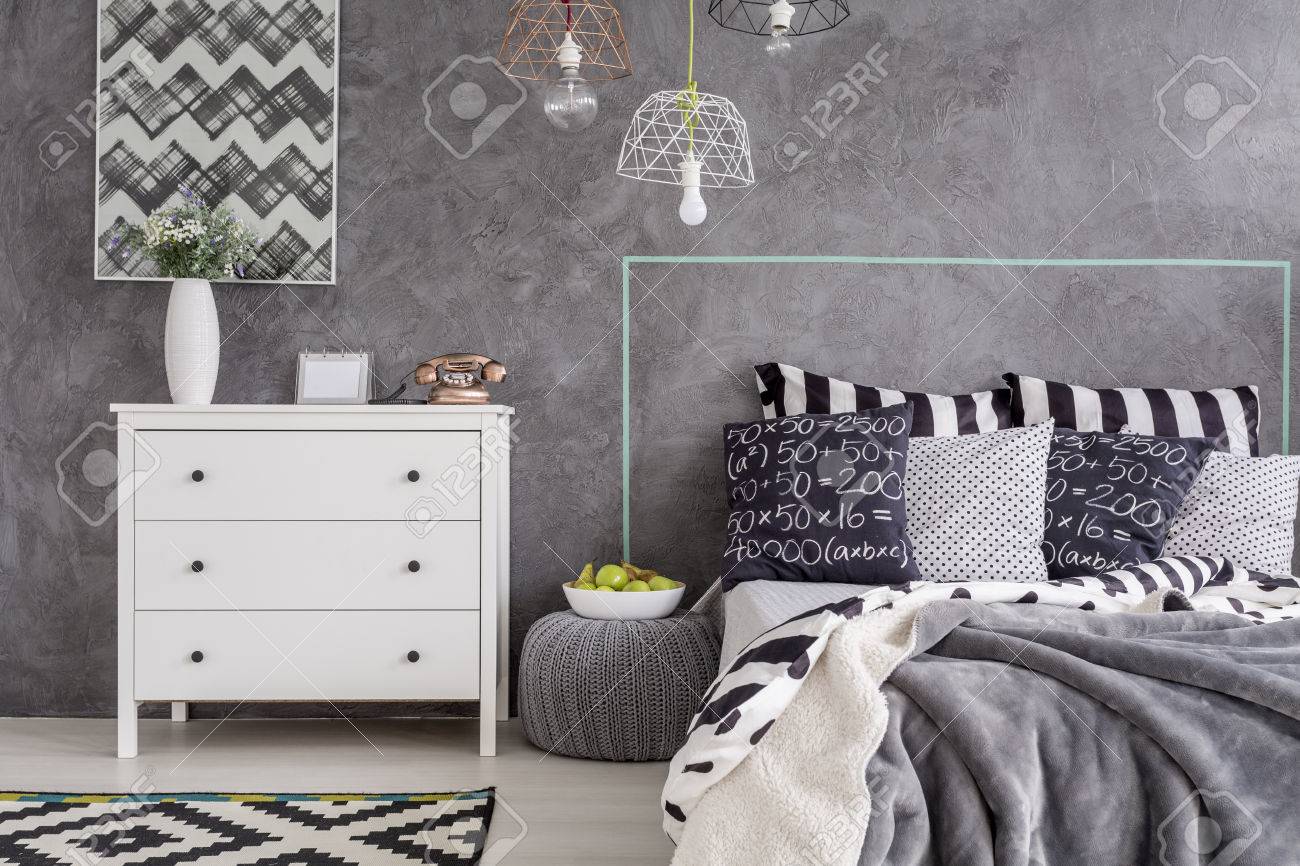 Nuevo Diseno Dormitorio Con Una Simple Inodoro Blanco Y Acabado De