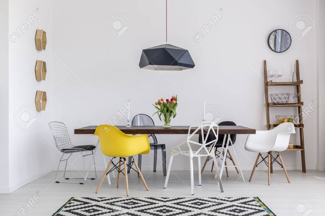Comedor Blanco Hermoso Con Una Gran Mesa Y Sillas De Diseño Fotos ... Comedor Blanco Hermoso Con Una Gran Mesa Y Sillas De Diseño Fotos ...