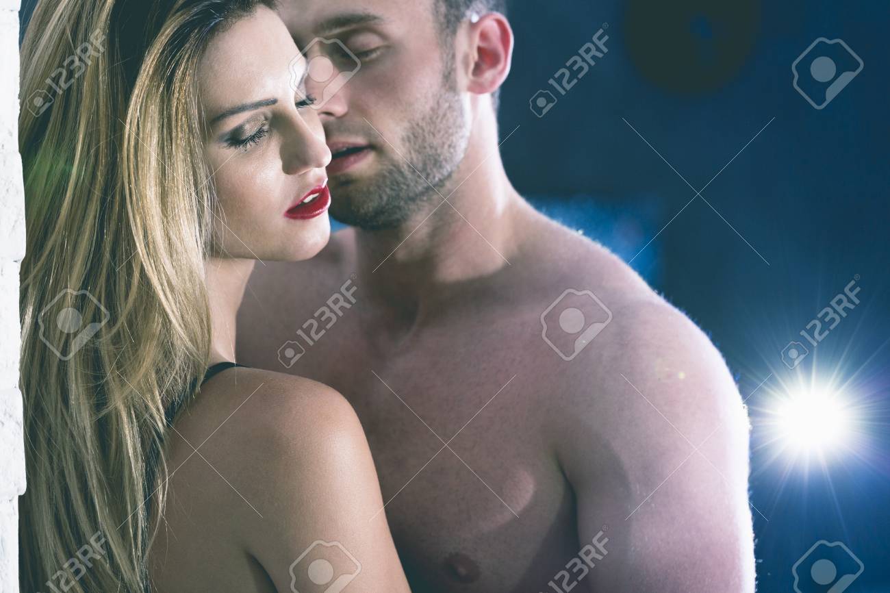 Modern family hot wife Dan gives deep throat Introducing Deep Throat choir