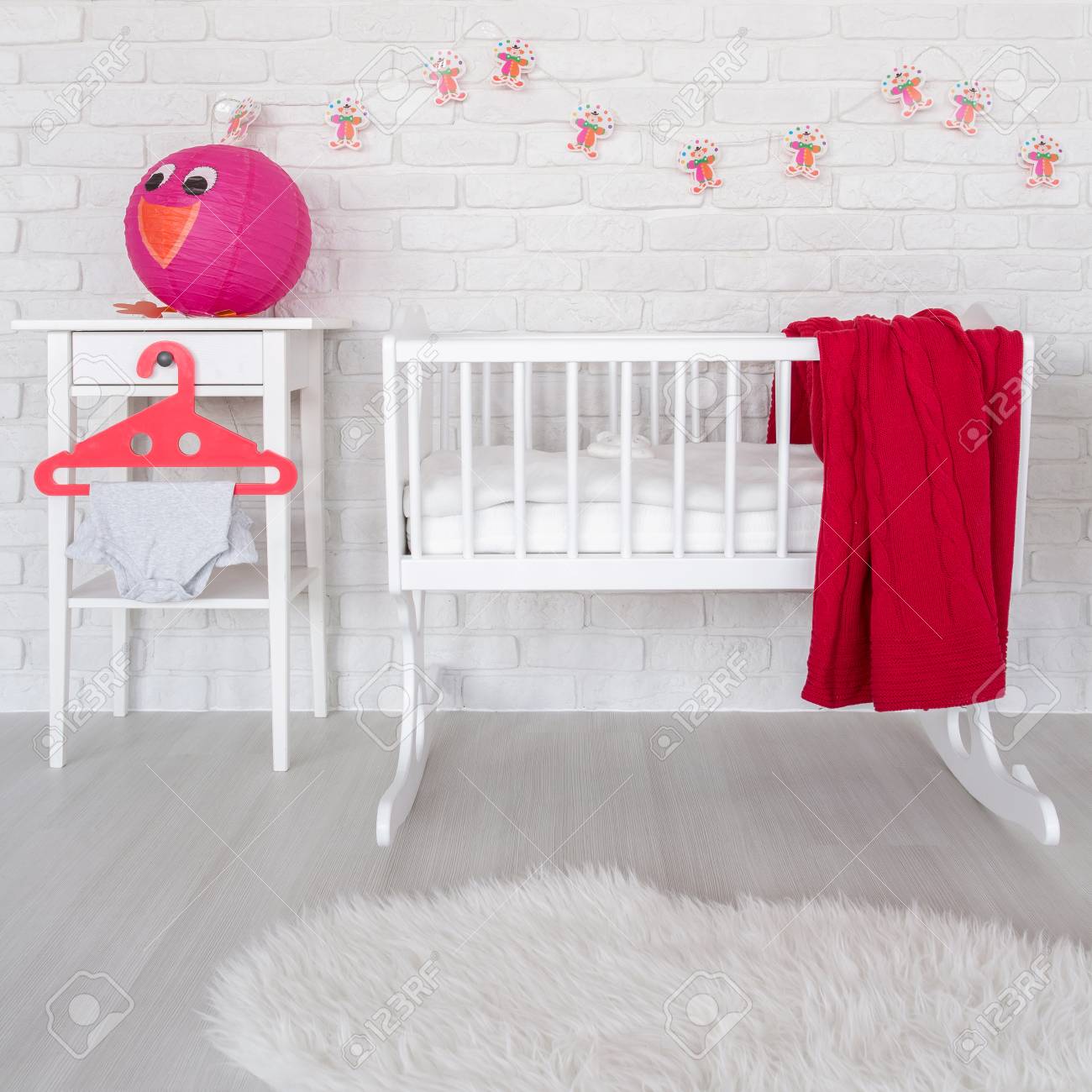 Plan D\'une Chambre Moderne Bébé Rouge Et Blanc Banque D\'Images Et ... Plan D\'une Chambre Moderne Bébé Rouge Et Blanc Banque D\'Images Et ...