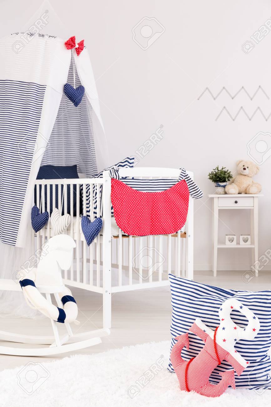 海洋のベビーベッド寝具セットおよび海洋のデコレーションのアイデア の写真素材 画像素材 Image