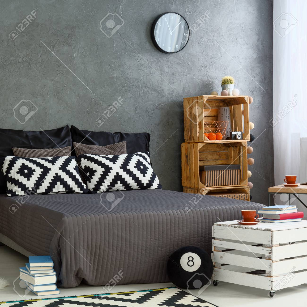 Mobili Fai Da Te In Camera Da Letto Moderna - Quadro Quadrato Foto ... Mobili Fai Da Te In Camera Da Letto Moderna - Quadro Quadrato Foto ...