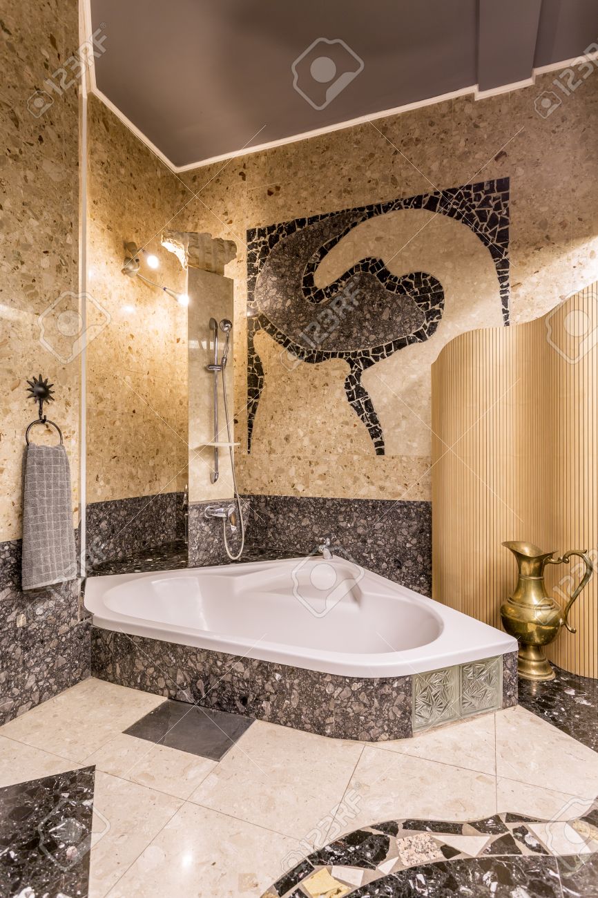 Etnische Stijlvolle Badkamer Interieur Met Goud En Grijs Colous, Met ... Etnische Stijlvolle Badkamer Interieur Met Goud En Grijs Colous, Met ...