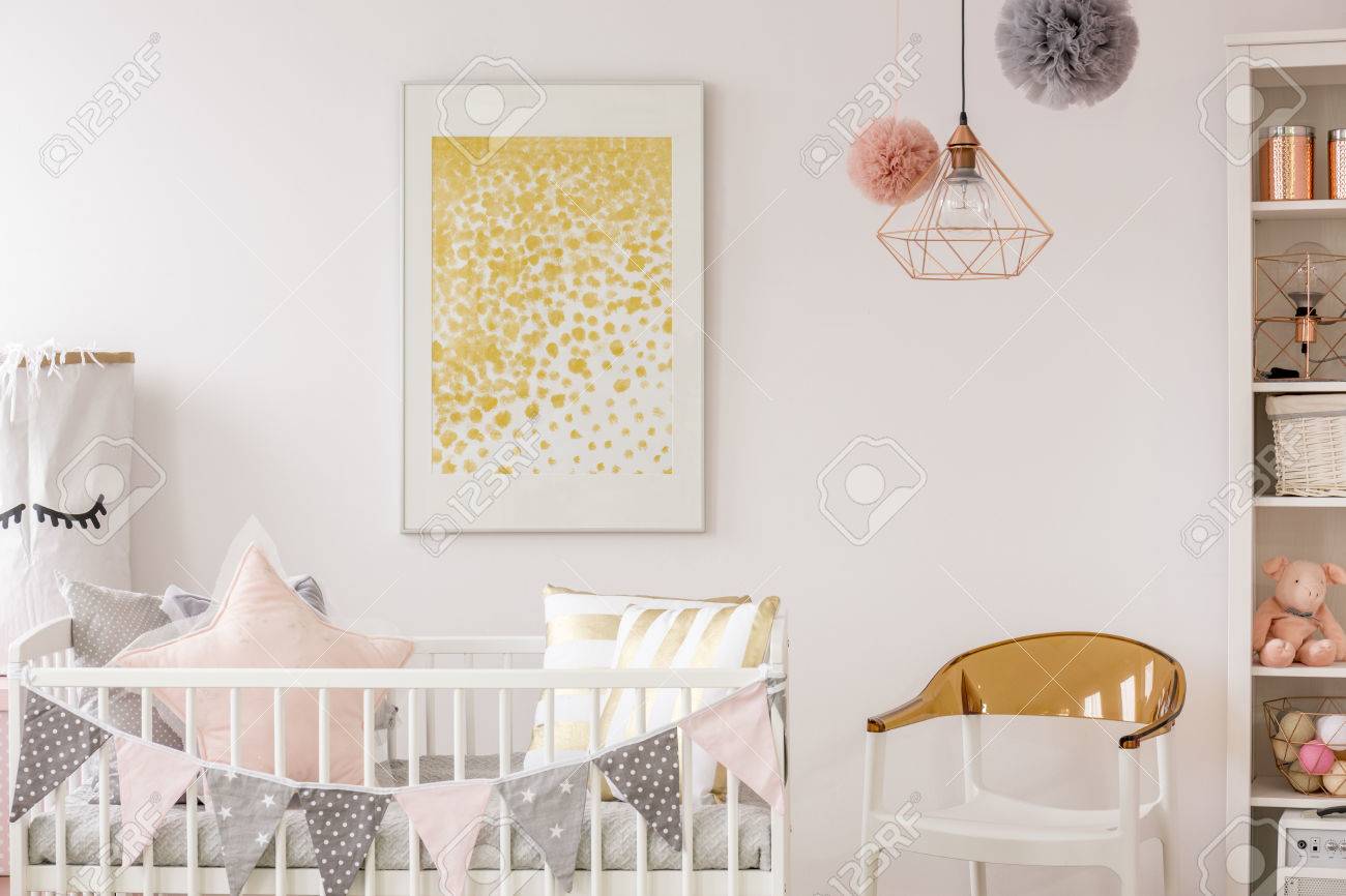 Plakat Auf Der Weissen Wand In Der Neutralen Babyecke Des Gemutlichen Geschlechtes Lizenzfreie Fotos Bilder Und Stock Fotografie Image 81578087