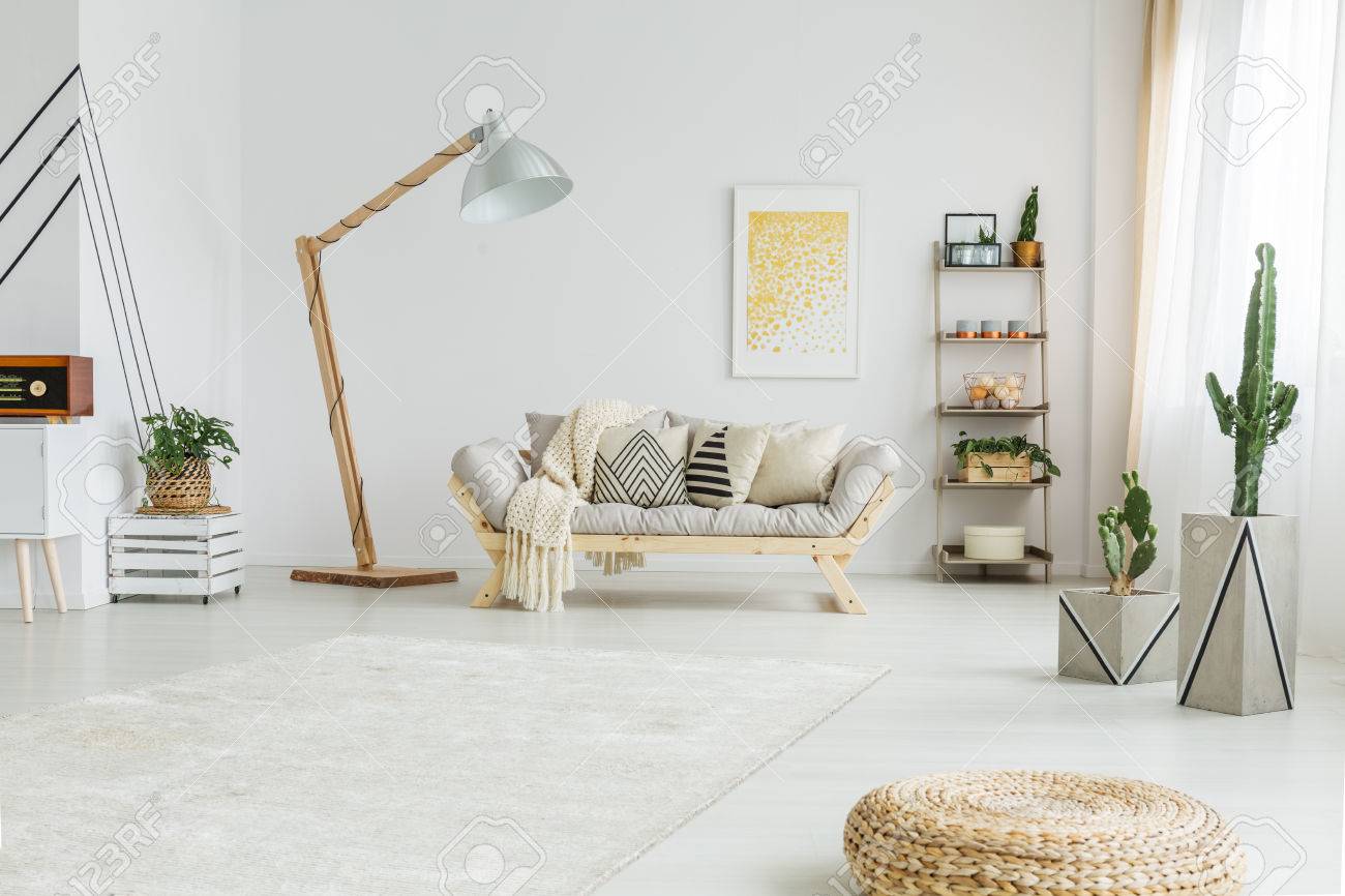 Frische Grüne Pflanzen Im Weißen Modernen Wohnzimmer Lizenzfreie ... Frische Grüne Pflanzen Im Weißen Modernen Wohnzimmer Lizenzfreie ...
