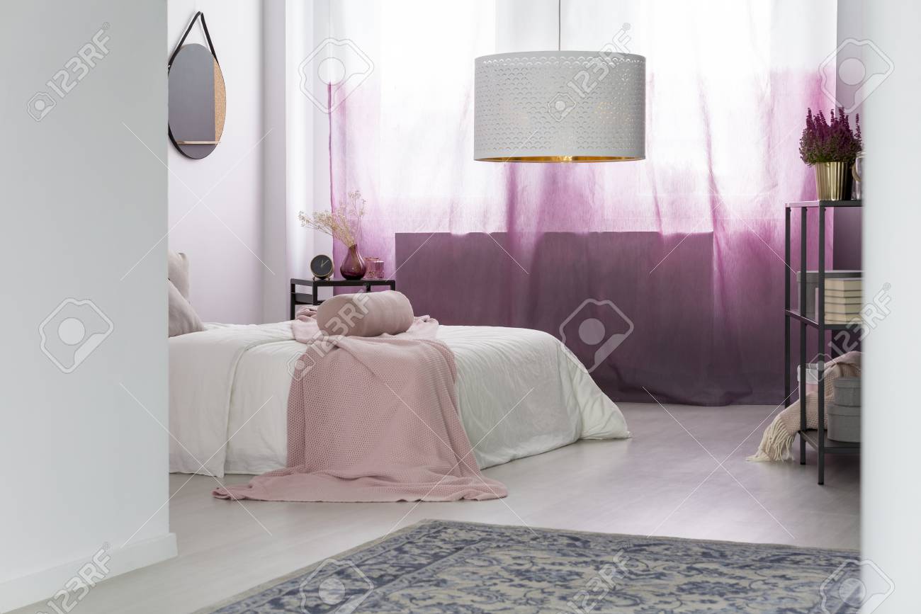 Verrassend White Lamp Above Grey Carpet In Bedroom With Pink Curtains And WJ-63