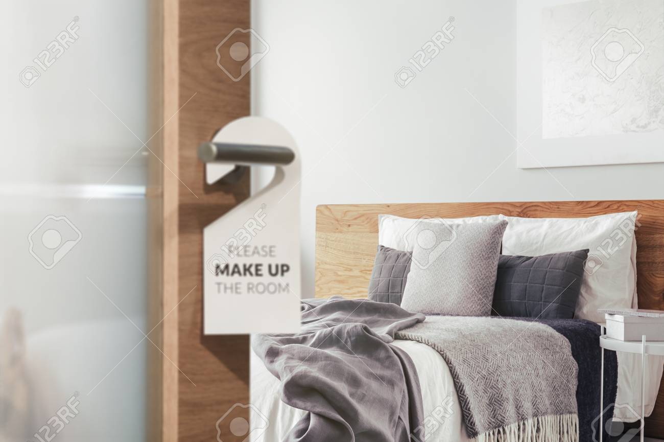 Information tag on the door of a hotel bedroom left for the cleaner to clean up - 97578292 Information tag on the door of a hotel bedroom left for the cleaner to clean up - 97578292