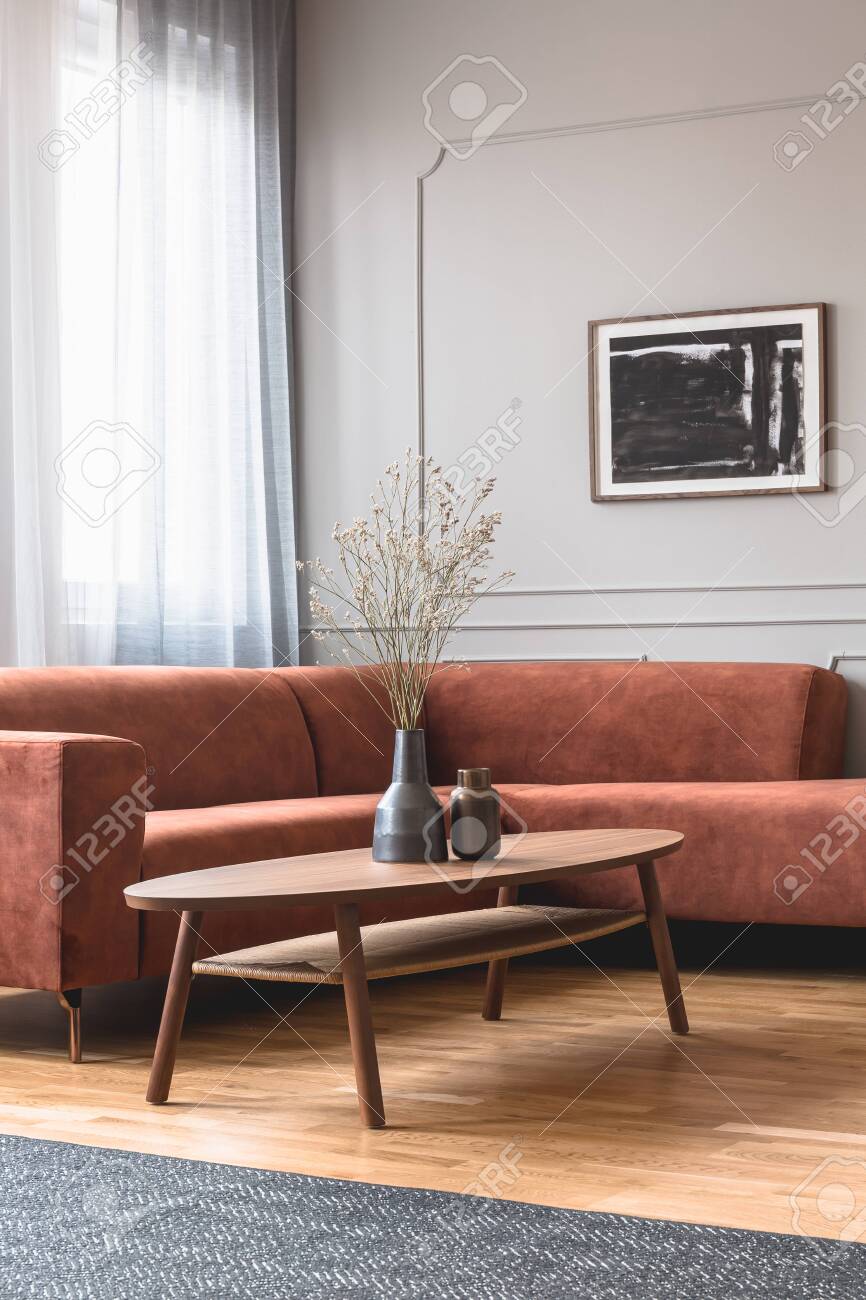 Dry Flowers In Stylish Dark Vase On Wooden Coffee Table In Front - Dry Flowers In Stylish Dark Vase On Wooden Coffee Table In Front