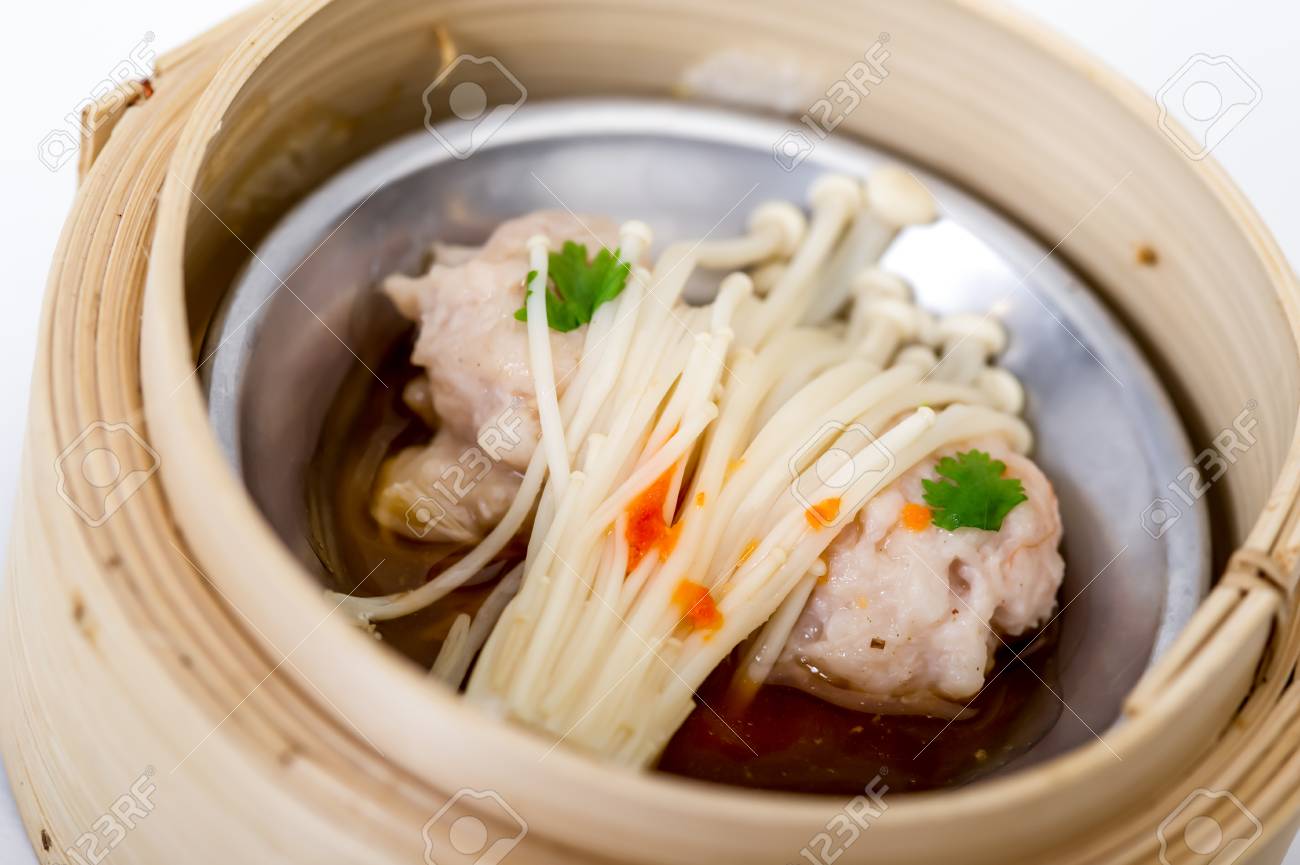 Yumcha, Dim Sum In Steamer Di Bambù, Cucina Cinese Foto Royalty Free ... Yumcha, Dim Sum In Steamer Di Bambù, Cucina Cinese Foto Royalty Free ...