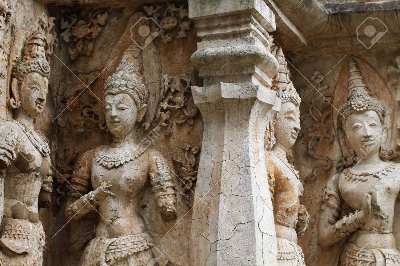 400 年の歴史古代立っていると男性の天使像チェンマイ タイ いくつかの体の部分 歴史的なし仏像装飾壁寺 背景 壁紙の祈りを台無しに の写真素材 画像素材 Image 6079