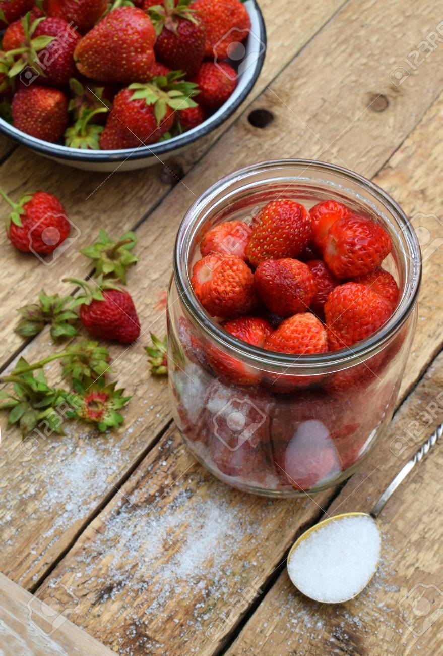 Strawberry confiture: a recipe for winter with gelatin, with apple sauce 32 Strawberry confiture: a recipe for winter with gelatin, with apple sauce 59