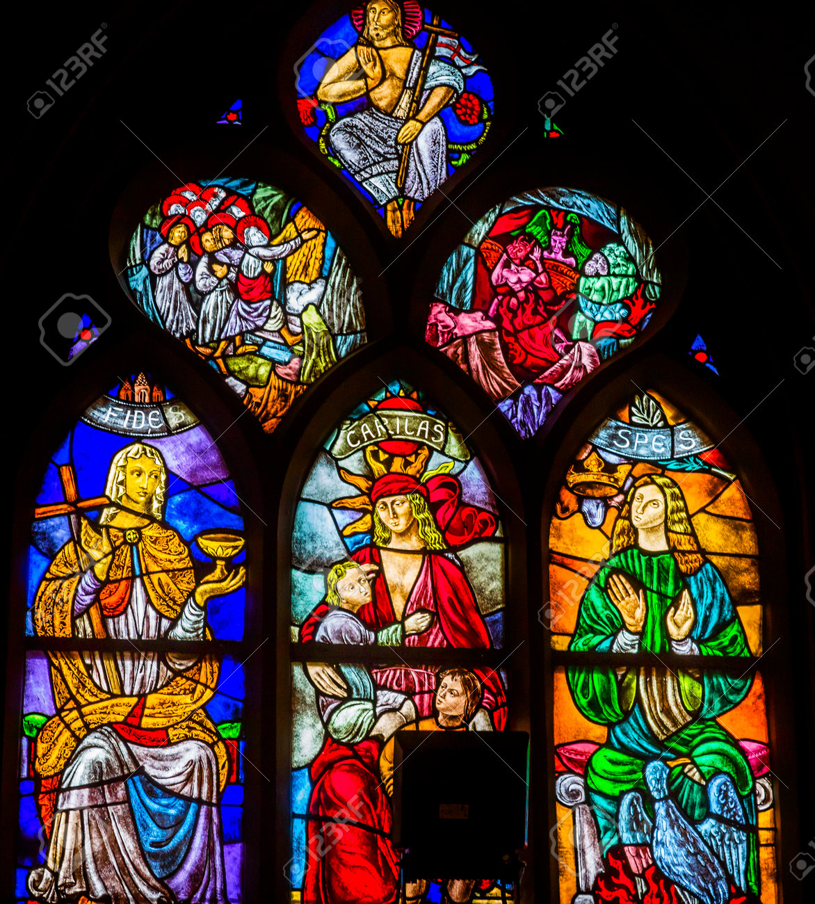 Glaube Liebe Hoffnung Holle Himmel Jesus Christus Buntglas Fenster De Krijtberg Kirche Amsterdam Holland Niederlande Buntglas In De Krijtberg Katholische Kirche In Amsterdam Lizenzfreie Fotos Bilder Und Stock Fotografie Image 77360963
