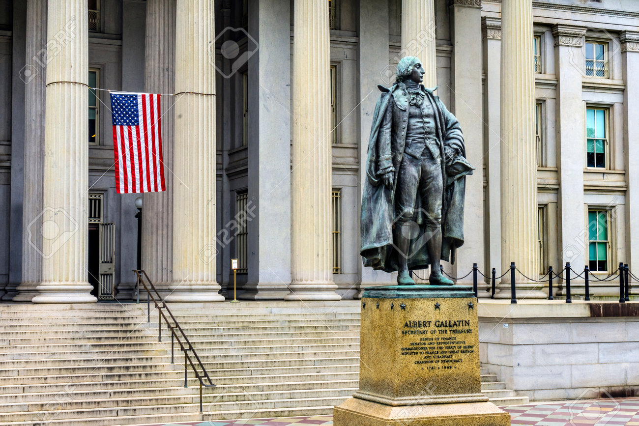 알 버트 Gallatin 동상 미국 국기 미국 재무부 워싱턴 DC입니다. 제임스 프레이저의 동상과 1947 년 전용. 로열티 무료  사진, 그림, 이미지 그리고 스톡포토그래피. Image 82850128