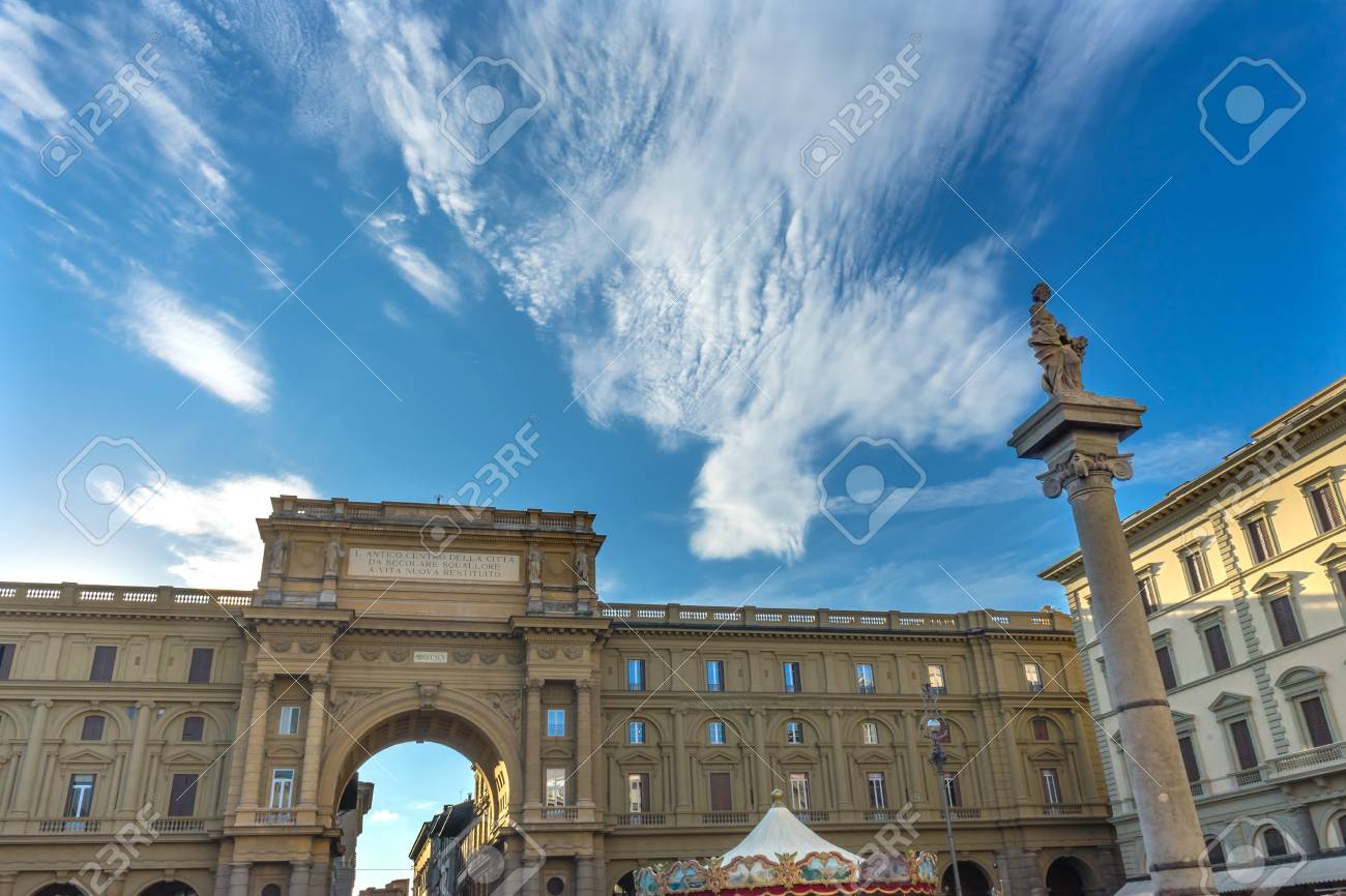 フィレンツェ　凱旋門 アルコネ凱旋門アーチウェイ広場共和国カルーセルメリーゴーラウンド