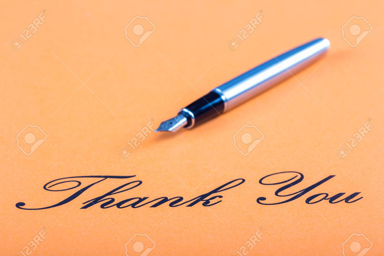 手書きの万年筆がとう オレンジ色の背景に分離 の写真素材 画像素材 Image